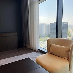 킨츠기, 깨진 틈이 있어야 빛이 들어온다 썸네일