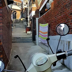 안방 침대에서 나는 꽃 향기에 관하여 썸네일