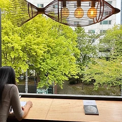 [50대 연작] 철없는 중년 삶의 궤적을 사랑하다 썸네일