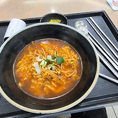 나의 서른일곱 번째 행복은 휴게소 (37/100) 썸네일