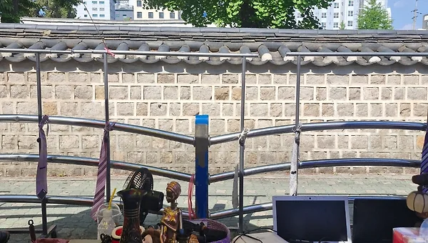 샌들에 흰 양말이 편하다는 이유에 관하여
